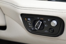 Bentley Bentayga W12 Full Bentley Main Dealer + All Terrain / Touring Spec + Rear Screens - Thumb 34