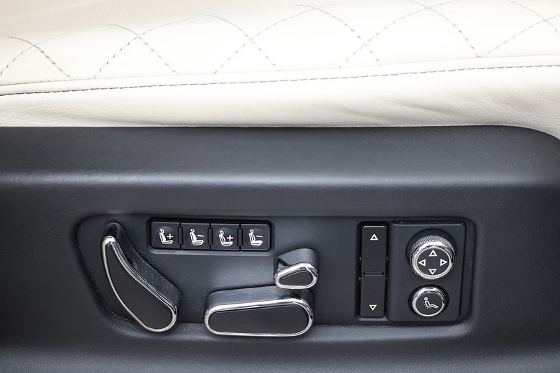 Bentley Bentayga W12 Full Bentley Main Dealer + All Terrain / Touring Spec + Rear Screens Image 36