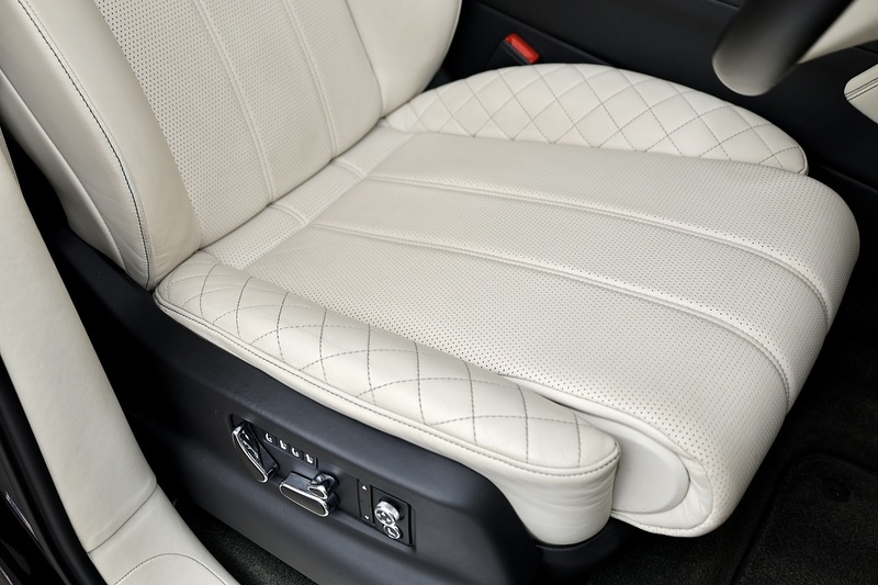 Bentley Bentayga W12 Full Bentley Main Dealer + All Terrain / Touring Spec + Rear Screens Image 38