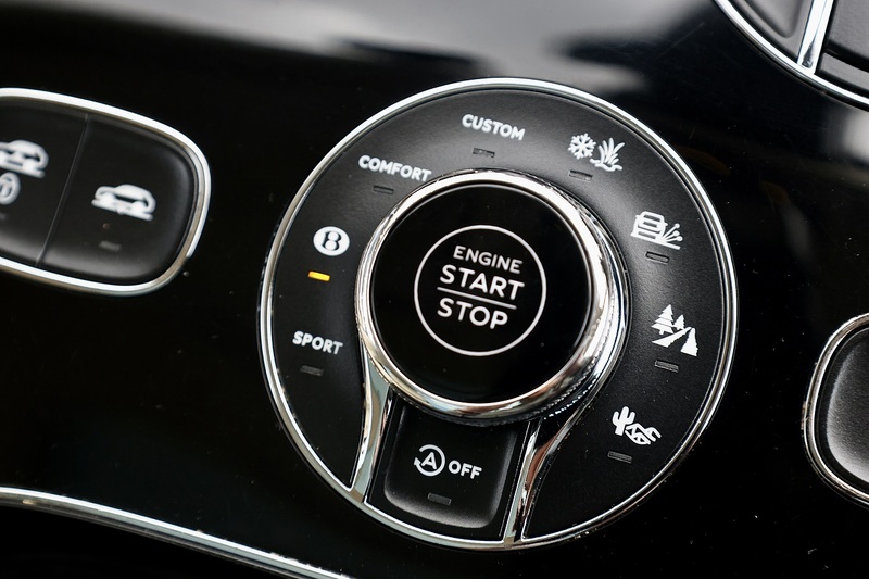 Bentley Bentayga W12 Full Bentley Main Dealer + All Terrain / Touring Spec + Rear Screens Image 40