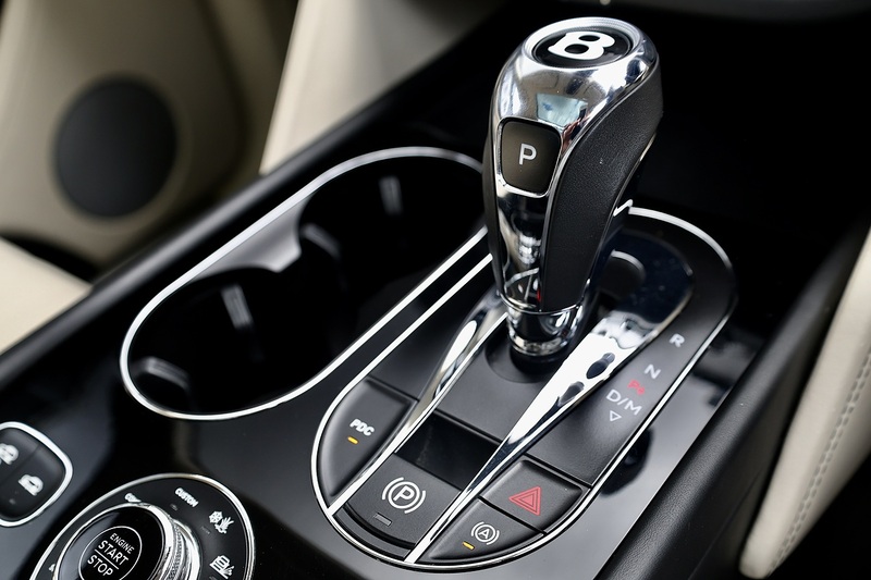 Bentley Bentayga W12 Full Bentley Main Dealer + All Terrain / Touring Spec + Rear Screens Image 41