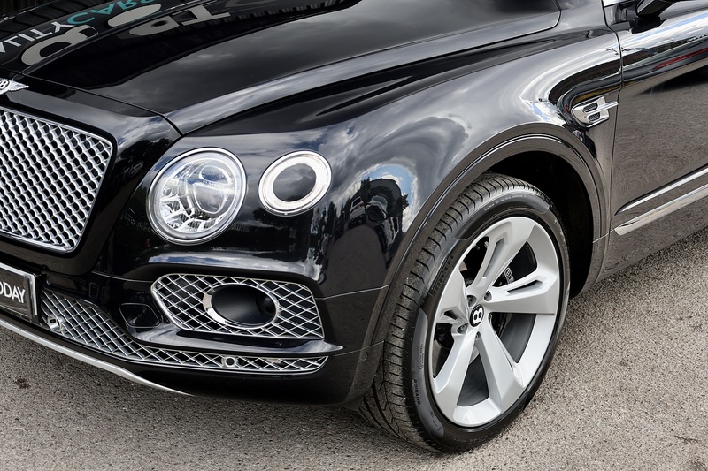 Bentley Bentayga W12 Full Bentley Main Dealer + All Terrain / Touring Spec + Rear Screens Image 49