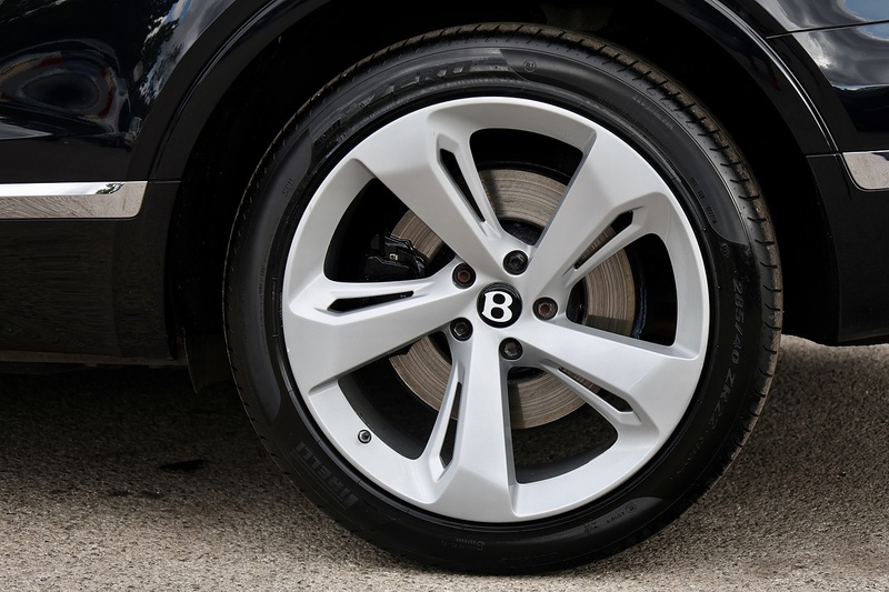 Bentley Bentayga W12 Full Bentley Main Dealer + All Terrain / Touring Spec + Rear Screens Image 54