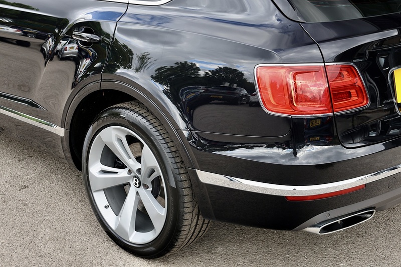 Bentley Bentayga W12 Full Bentley Main Dealer + All Terrain / Touring Spec + Rear Screens Image 52