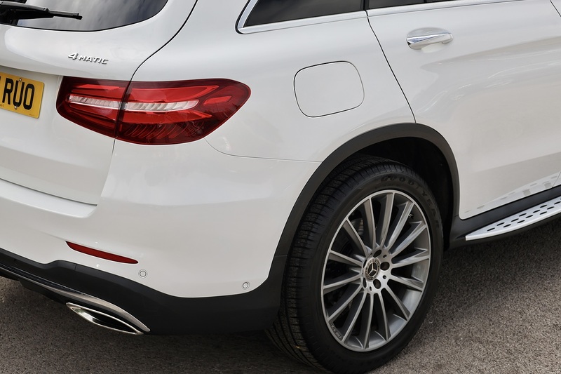 Mercedes-Benz GLC 250 AMG Line Premium Plus Full Service History + Panoramic Roof + Exceptional Image 19