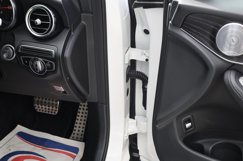 Mercedes-Benz GLC 250 AMG Line Premium Plus Full Service History + Panoramic Roof + Exceptional Image 25