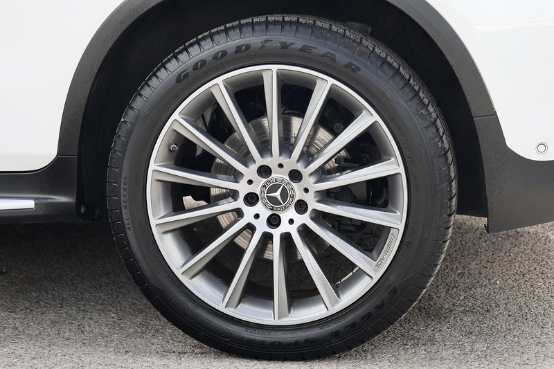 Mercedes-Benz GLC 250 AMG Line Premium Plus Full Service History + Panoramic Roof + Exceptional Image 38