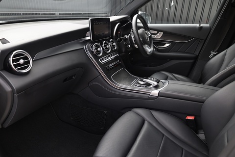 Full Service History + Panoramic Roof + Exceptional