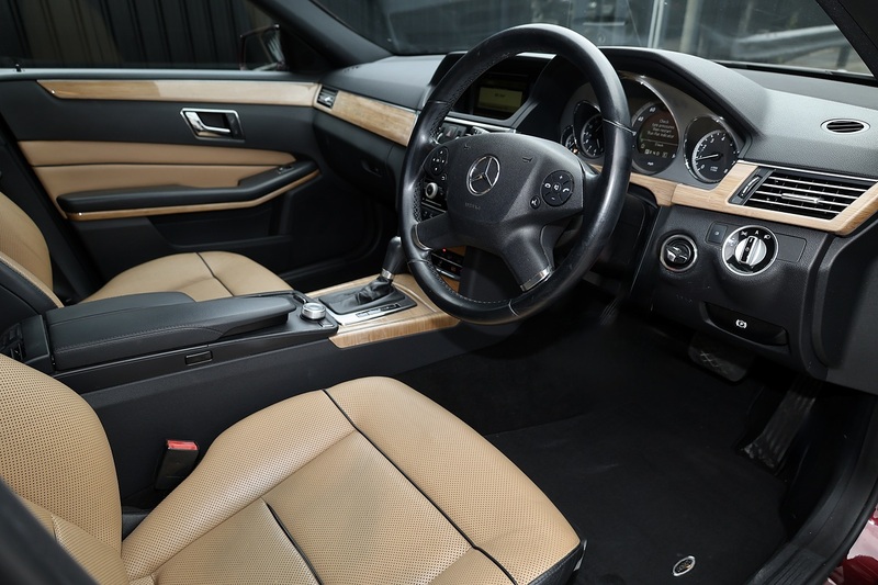 Mercedes-Benz E200 CGI Avantgarde Designo 1 Former Keeper + Designo Specification + £13k Cost Options Image 5