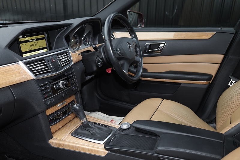 Mercedes-Benz E200 CGI Avantgarde Designo 1 Former Keeper + Designo Specification + £13k Cost Options Image 6