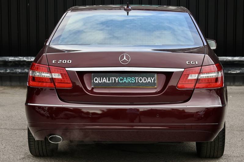 Mercedes-Benz E200 CGI Avantgarde Designo 1 Former Keeper + Designo Specification + £13k Cost Options Image 4