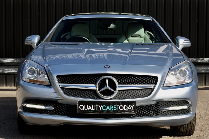 Mercedes-Benz SLK 250 CDI Pano Roof + AirScarf + Heated Seats + Just Serviced by MB Image 3