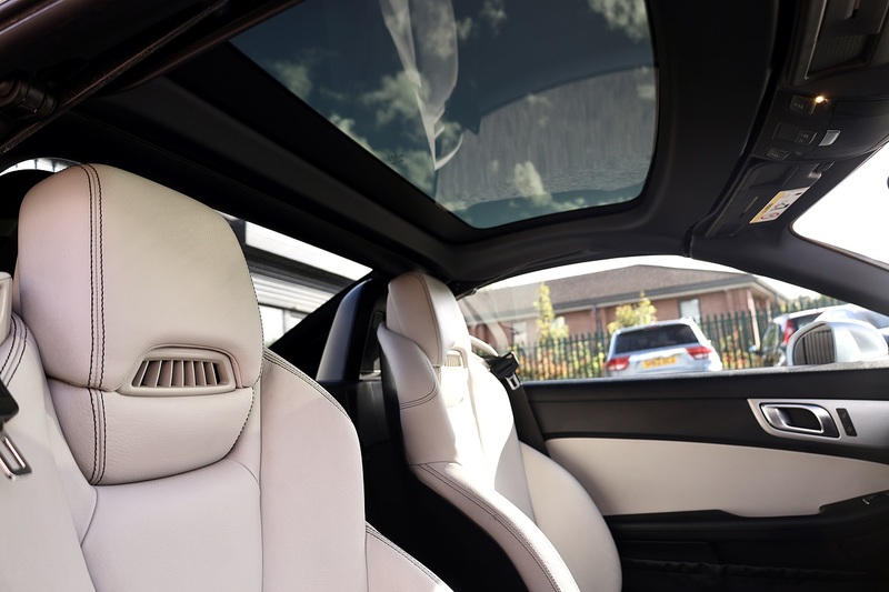Mercedes-Benz SLK 250 CDI Pano Roof + AirScarf + Heated Seats + Just Serviced by MB Image 10