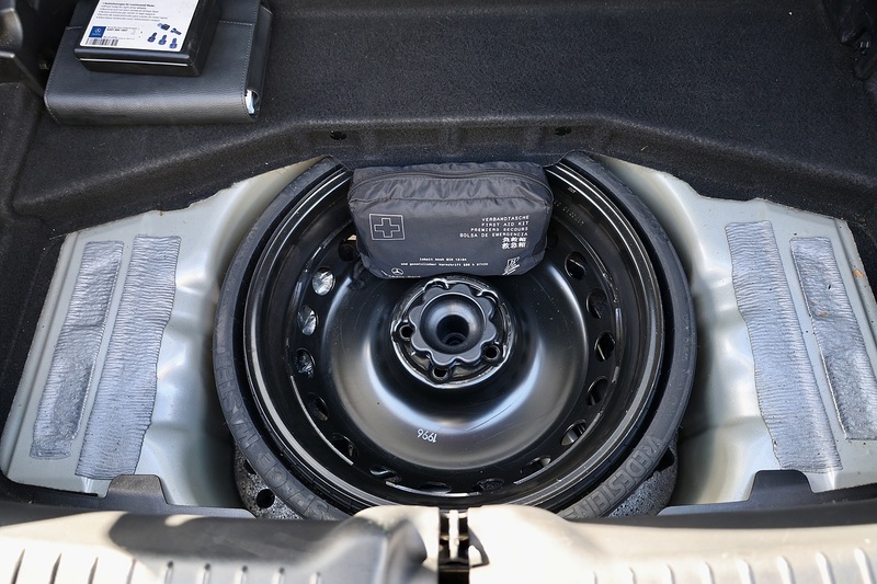 Mercedes-Benz SLK 250 CDI Pano Roof + AirScarf + Heated Seats + Just Serviced by MB Image 14