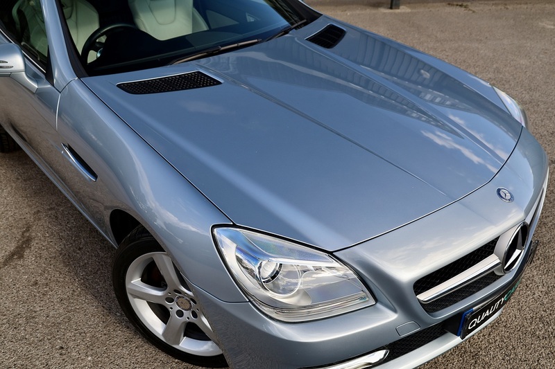Mercedes-Benz SLK 250 CDI Pano Roof + AirScarf + Heated Seats + Just Serviced by MB Image 16