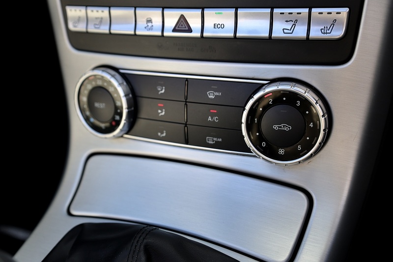Mercedes-Benz SLK 250 CDI Pano Roof + AirScarf + Heated Seats + Just Serviced by MB Image 17