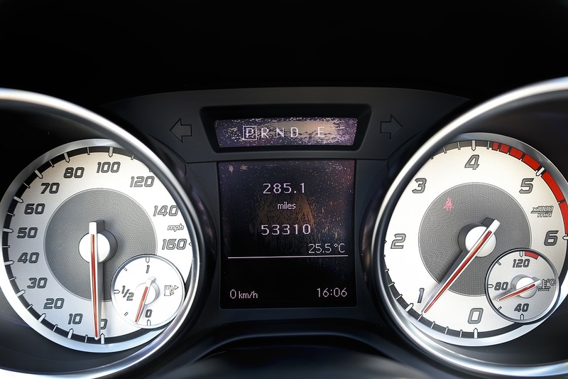 Mercedes-Benz SLK 250 CDI Pano Roof + AirScarf + Heated Seats + Just Serviced by MB Image 18