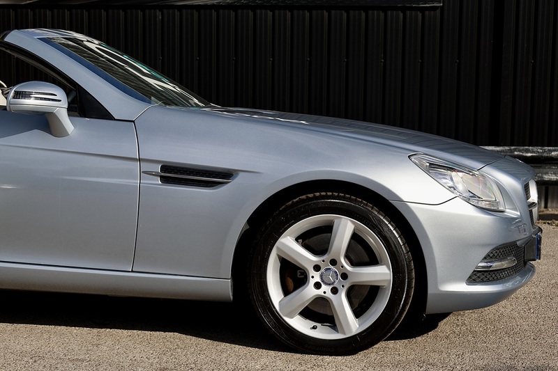 Mercedes-Benz SLK 250 CDI Pano Roof + AirScarf + Heated Seats + Just Serviced by MB Image 21