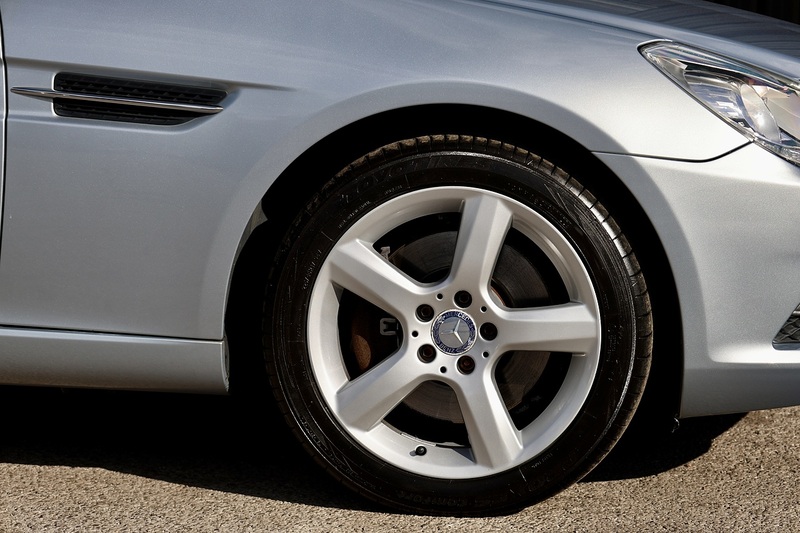 Mercedes-Benz SLK 250 CDI Pano Roof + AirScarf + Heated Seats + Just Serviced by MB Image 27