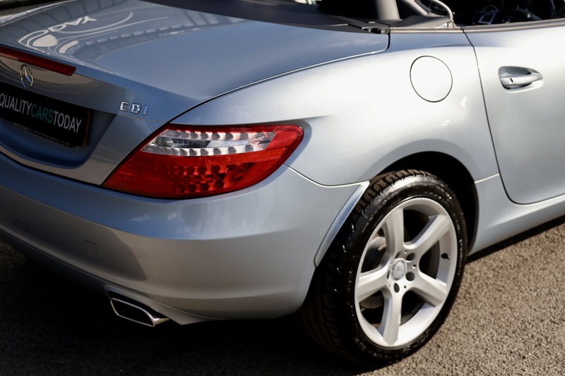 Mercedes-Benz SLK 250 CDI Pano Roof + AirScarf + Heated Seats + Just Serviced by MB Image 19