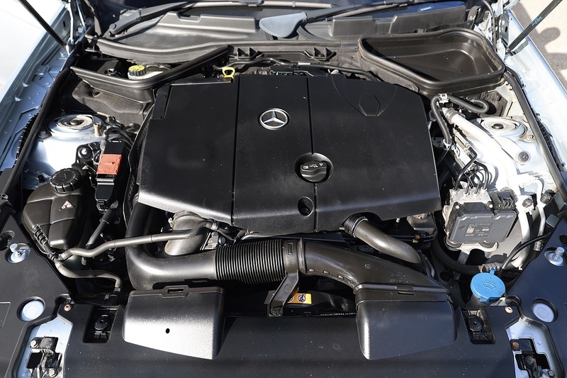 Mercedes-Benz SLK 250 CDI Pano Roof + AirScarf + Heated Seats + Just Serviced by MB Image 23