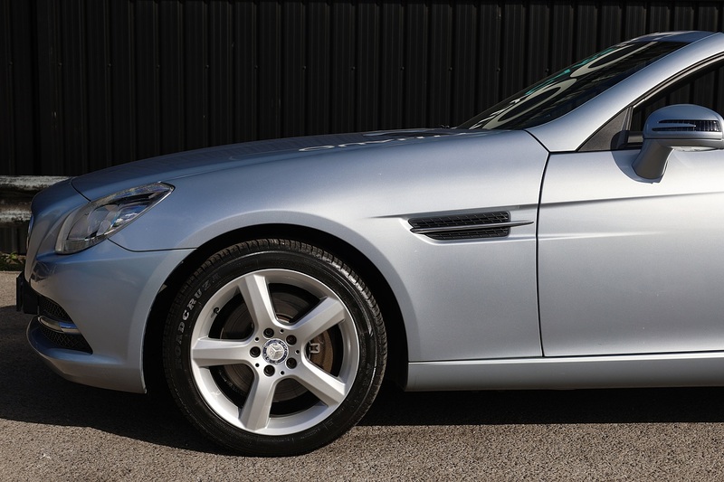 Mercedes-Benz SLK 250 CDI Pano Roof + AirScarf + Heated Seats + Just Serviced by MB Image 25