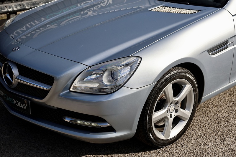 Mercedes-Benz SLK 250 CDI Pano Roof + AirScarf + Heated Seats + Just Serviced by MB Image 24