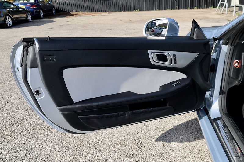Mercedes-Benz SLK 250 CDI Pano Roof + AirScarf + Heated Seats + Just Serviced by MB Image 31