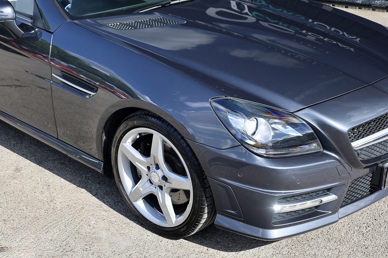Mercedes-Benz SLK 200 AMG Sport 2 Former Keepers + 12 Services + AirScarf + Sat Nav Image 23