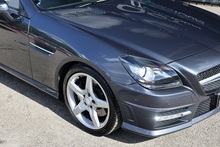 Mercedes-Benz SLK 200 AMG Sport 2 Former Keepers + 12 Services + AirScarf + Sat Nav - Thumb 23