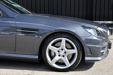 Mercedes-Benz SLK 200 AMG Sport 2 Former Keepers + 12 Services + AirScarf + Sat Nav - Thumb 22