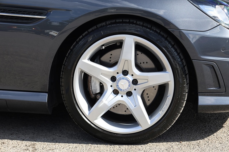 Mercedes-Benz SLK 200 AMG Sport 2 Former Keepers + 12 Services + AirScarf + Sat Nav Image 33