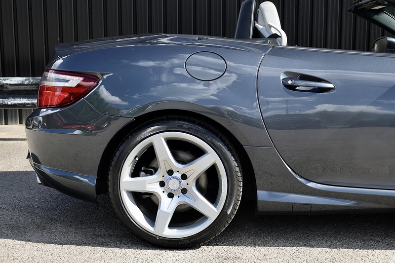 Mercedes-Benz SLK 200 AMG Sport 2 Former Keepers + 12 Services + AirScarf + Sat Nav Image 21