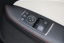 Mercedes-Benz SLK 200 AMG Sport 2 Former Keepers + 12 Services + AirScarf + Sat Nav - Thumb 26