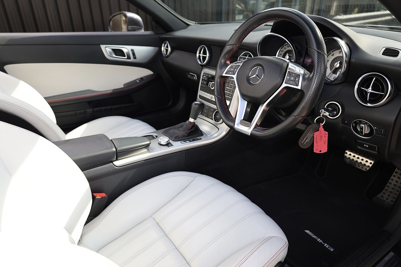 Mercedes-Benz SLK 200 AMG Sport 2 Former Keepers + 12 Services + AirScarf + Sat Nav Image 9