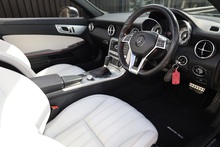 Mercedes-Benz SLK 200 AMG Sport 2 Former Keepers + 12 Services + AirScarf + Sat Nav - Thumb 9