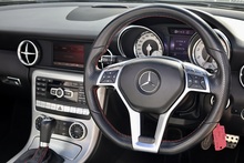Mercedes-Benz SLK 200 AMG Sport 2 Former Keepers + 12 Services + AirScarf + Sat Nav - Thumb 27