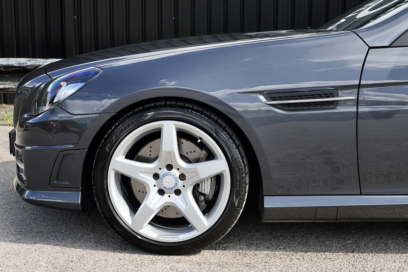 Mercedes-Benz SLK 200 AMG Sport 2 Former Keepers + 12 Services + AirScarf + Sat Nav Image 30