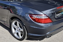 Mercedes-Benz SLK 200 AMG Sport 2 Former Keepers + 12 Services + AirScarf + Sat Nav - Thumb 32