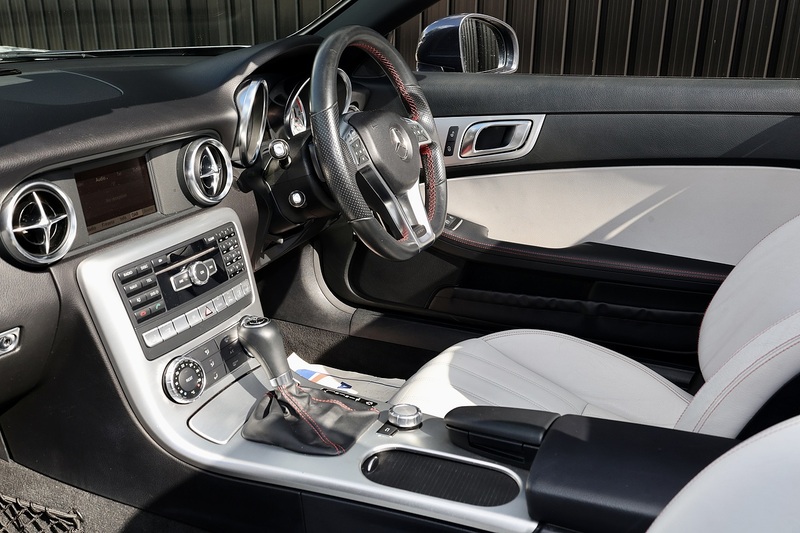 Mercedes-Benz SLK 200 AMG Sport 2 Former Keepers + 12 Services + AirScarf + Sat Nav Image 6