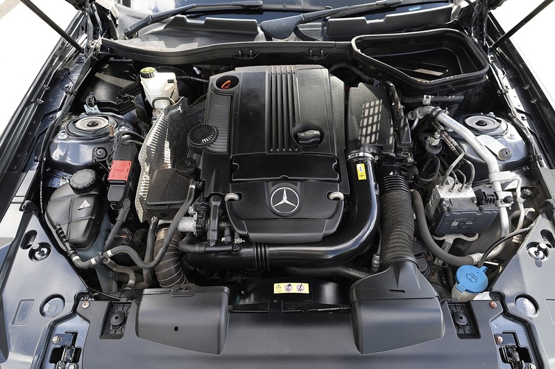 Mercedes-Benz SLK 200 AMG Sport 2 Former Keepers + 12 Services + AirScarf + Sat Nav Image 37