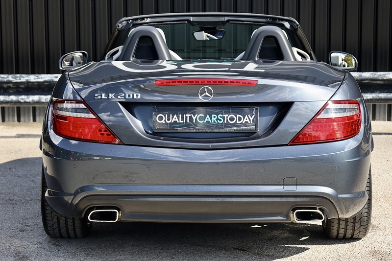Mercedes-Benz SLK 200 AMG Sport 2 Former Keepers + 12 Services + AirScarf + Sat Nav Image 4