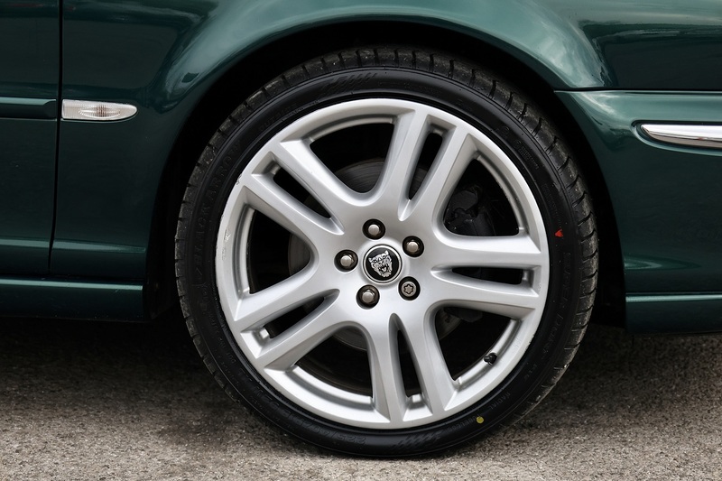 Jaguar X-Type 2.5 V6 AWD X -Type 2.5 V6 AWD 2.5 4dr Saloon Automatic Petrol Image 37