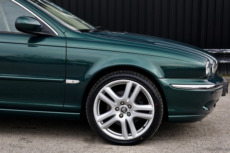 Jaguar X-Type 2.5 V6 AWD X -Type 2.5 V6 AWD 2.5 4dr Saloon Automatic Petrol Image 13