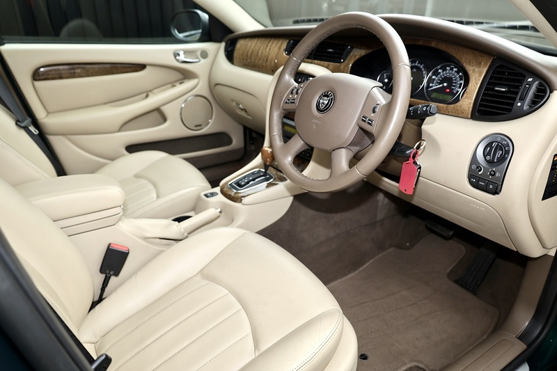 Jaguar X-Type 2.5 V6 AWD X -Type 2.5 V6 AWD 2.5 4dr Saloon Automatic Petrol Image 6