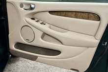 Jaguar X-Type 2.5 V6 AWD X -Type 2.5 V6 AWD 2.5 4dr Saloon Automatic Petrol - Thumb 16