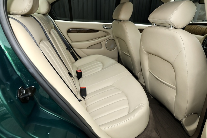 Jaguar X-Type 2.5 V6 AWD X -Type 2.5 V6 AWD 2.5 4dr Saloon Automatic Petrol Image 23