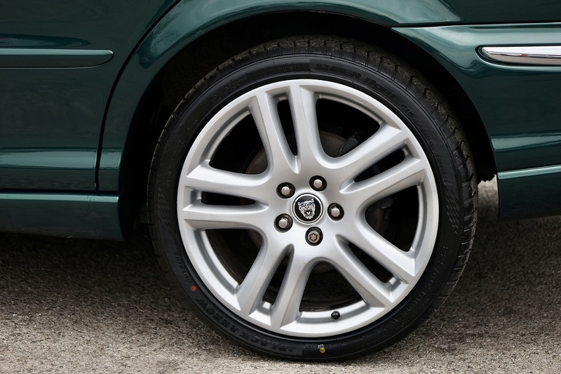 Jaguar X-Type 2.5 V6 AWD X -Type 2.5 V6 AWD 2.5 4dr Saloon Automatic Petrol Image 38