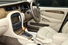 Jaguar X-Type 2.5 V6 AWD X -Type 2.5 V6 AWD 2.5 4dr Saloon Automatic Petrol - Thumb 9