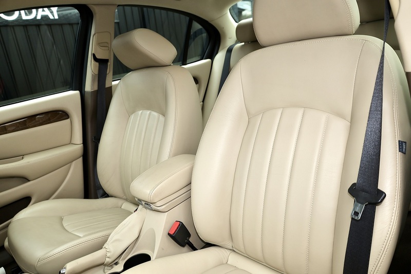 Jaguar X-Type 2.5 V6 AWD X -Type 2.5 V6 AWD 2.5 4dr Saloon Automatic Petrol Image 21